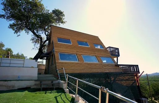 Imagen de Cabaña de madera con jacuzzi y vistas espectaculares al mar y naranjos