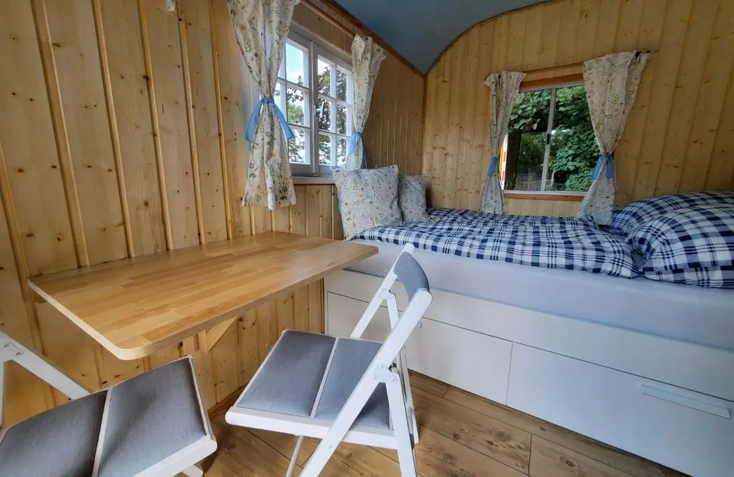 AlohaCamp Schäferwagen Schafzimmer 2