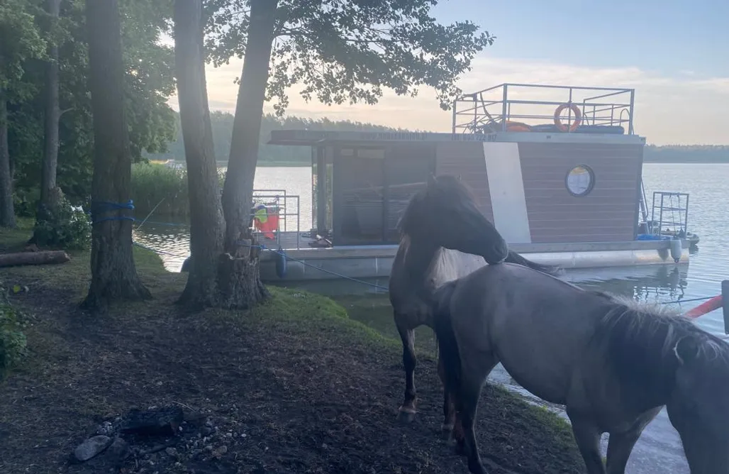 AlohaCamp Houseboat 6 os. LUNA 1