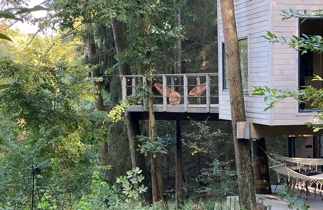 noclegi AlohaCamp Domek na drzewie Kryjówka 1