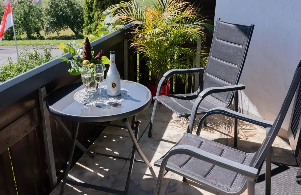 Ferienwohnung Stuttgart Zur Fliegerbank in der Rhön - Privatzimmer mit Gemeinschaftsbad  1