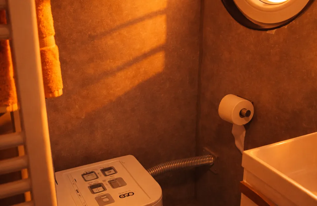 ÖKO Budget Hausboot Retreat Mondschein AlohaCamp