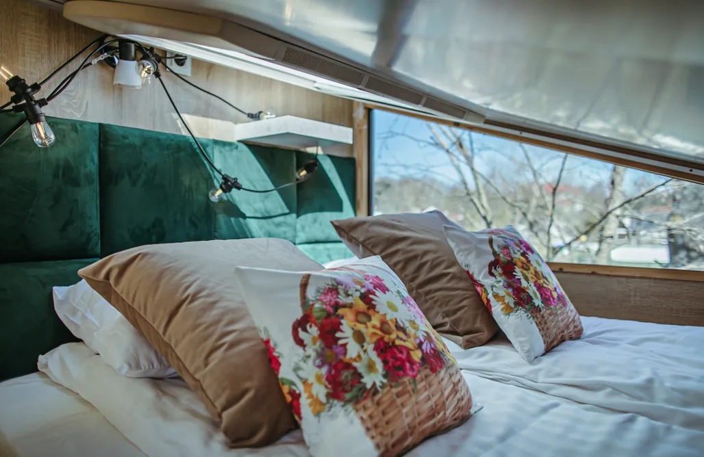 AlohaCamp Mały namiot w drzewach 2