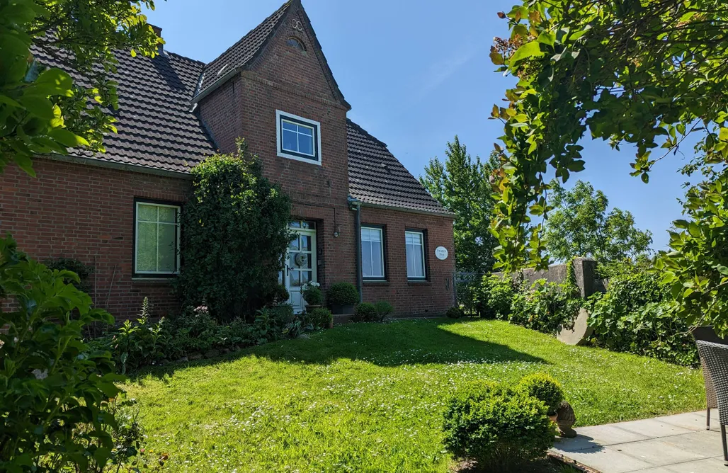Ferienhaus direkt am Strand Swanen Hus am Meer mit Garten 2