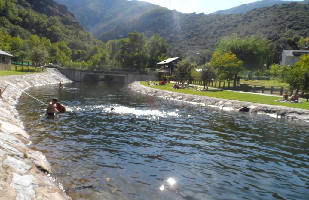 noclegi AlohaCamp Casa Rural La Candea del Bierzo 1