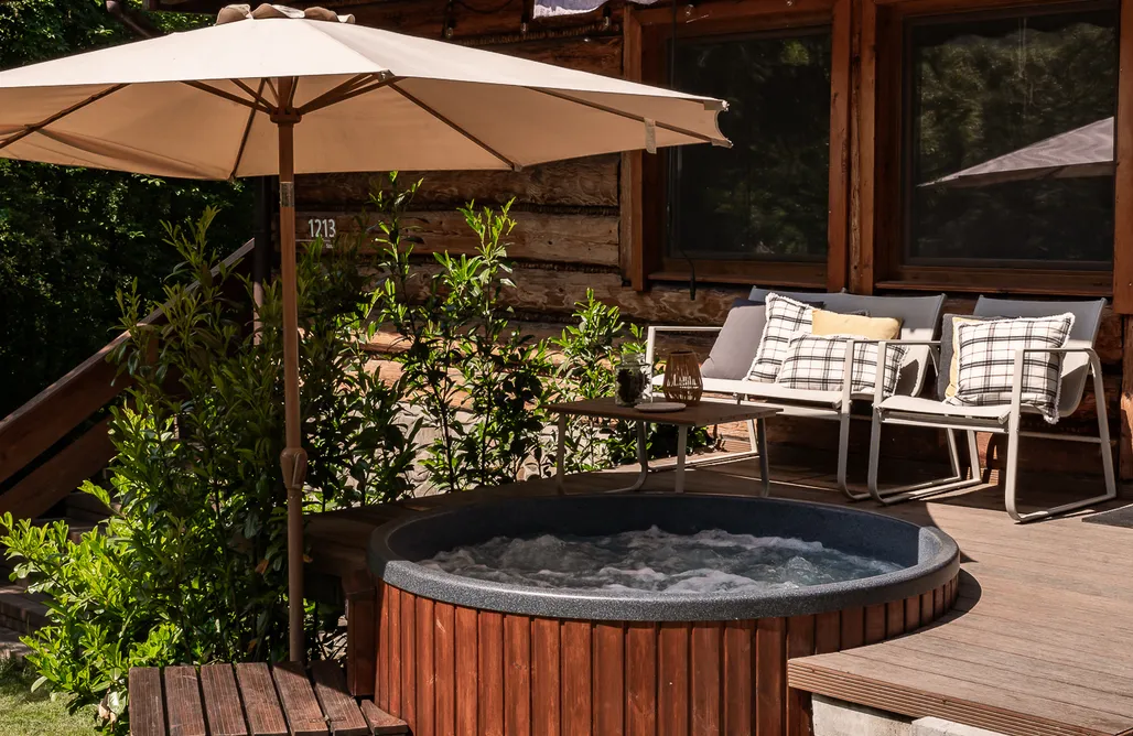 ubytovanie AlohaCamp Polana Słowikowa dom z całorocznym, podgrzewany, zadaszonym basenem, jacuzzi, plażą i sauną.  5