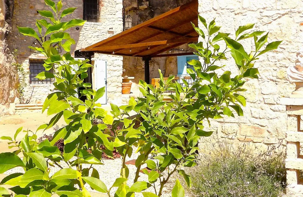 AlohaCamp accommodation Chez Les Grottes 4