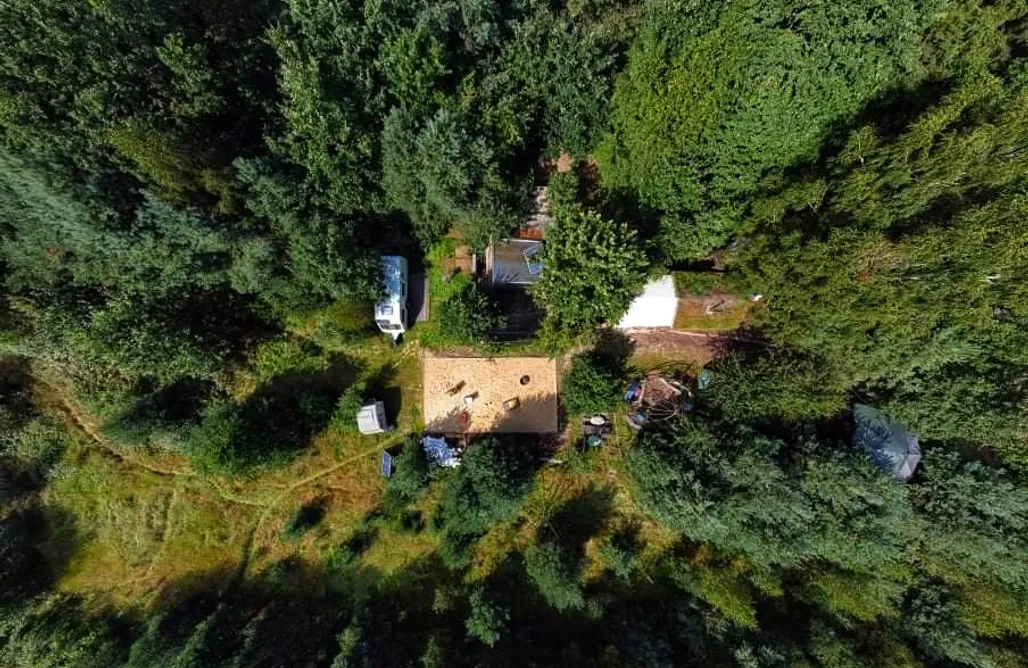 Camping Nad Jeziorem Miejsce kamperowe i namiotowe - Zaczarowany las 2