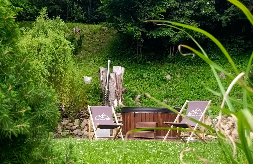 Domki Nad Jeziorem Żywieckim Beskidzka Kępa Szczyrk - domek z balią i pięknym widokiem na góry 3