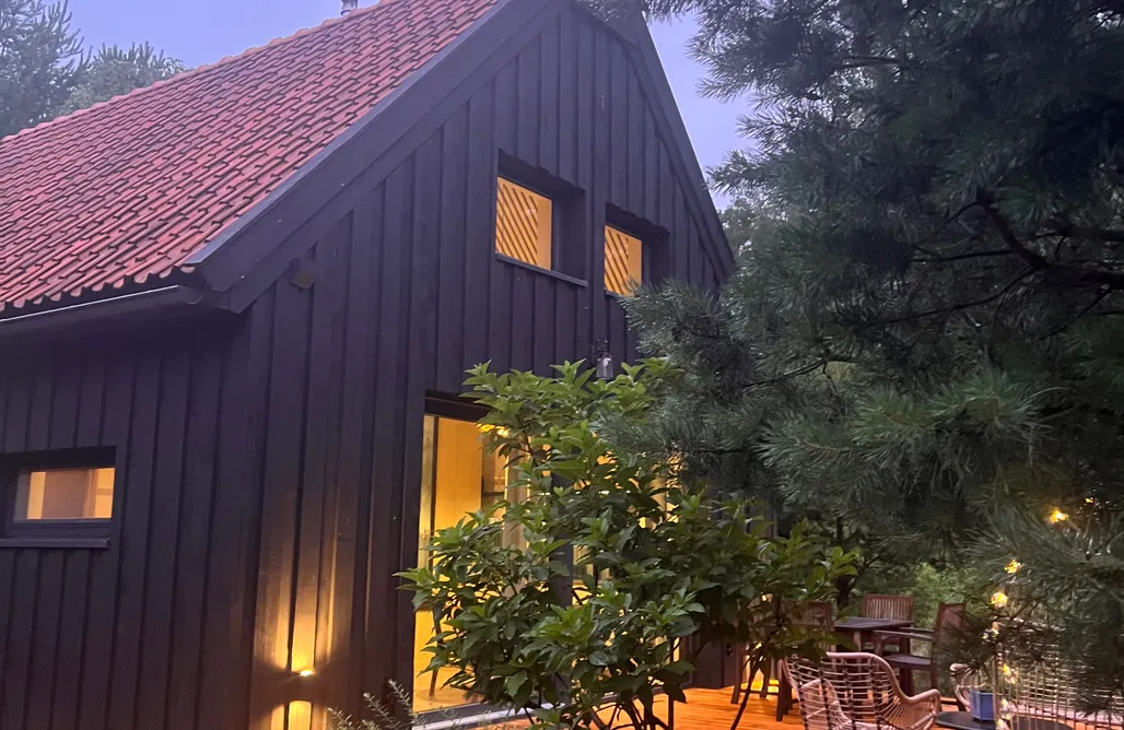 alojamientos AlohaCamp Szuwarowe Domki na Mazurach: Domek w Konwaliach  4