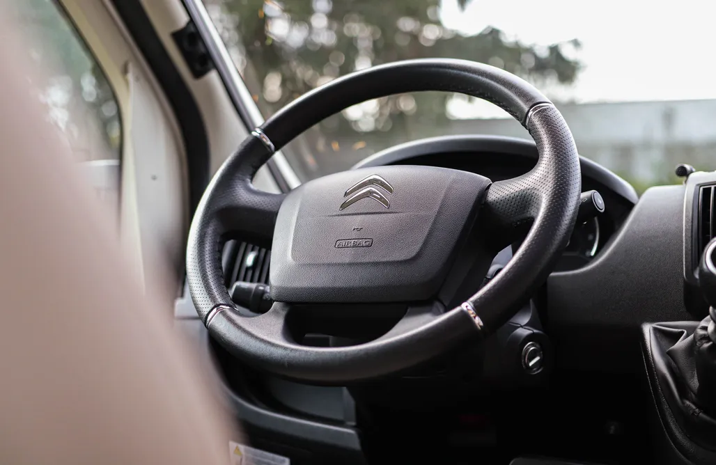 AlohaCamp accommodation Camper półintegra - Apartament na kołach (4 os.) ADRIA 1