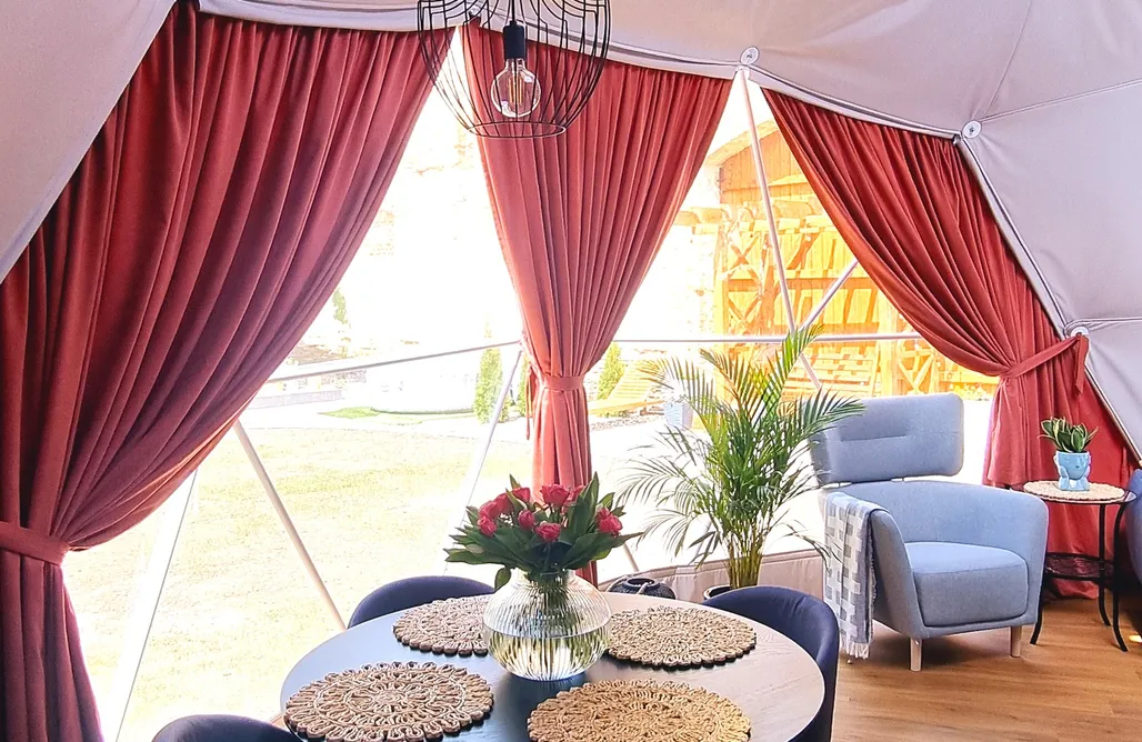 Hel noclegi z psem Glamping Tajemniczy Ogród 1