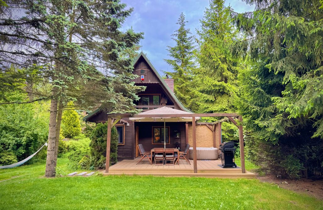 Adamów noclegi Dom Leniwiec z jacuzzi i kominkiem 2