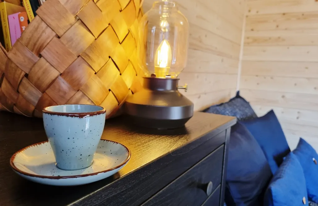 AlohaCamp Miejscówka 1 - Domek z rzeką 2