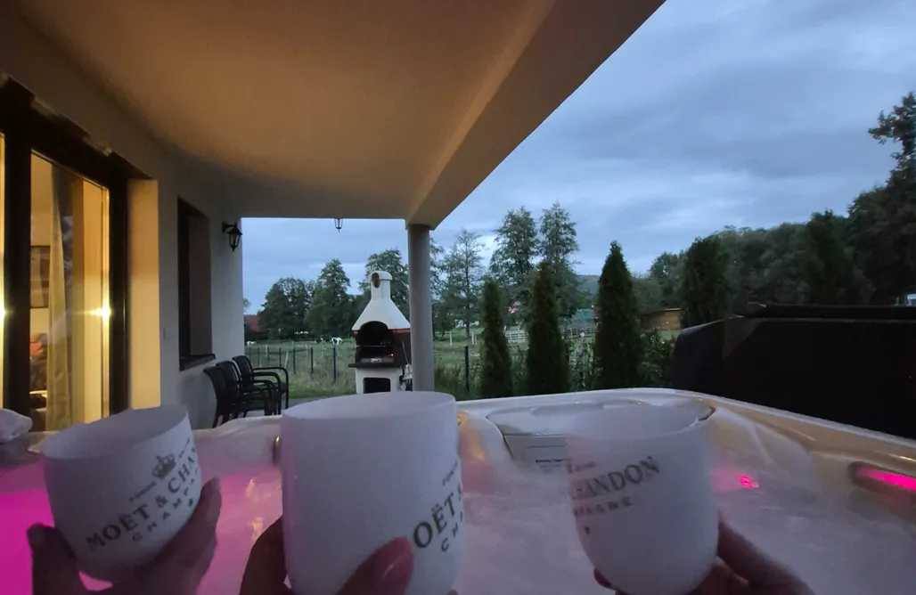 noclegi AlohaCamp Domki z jacuzzi i sauną Zacisze w Górach 1