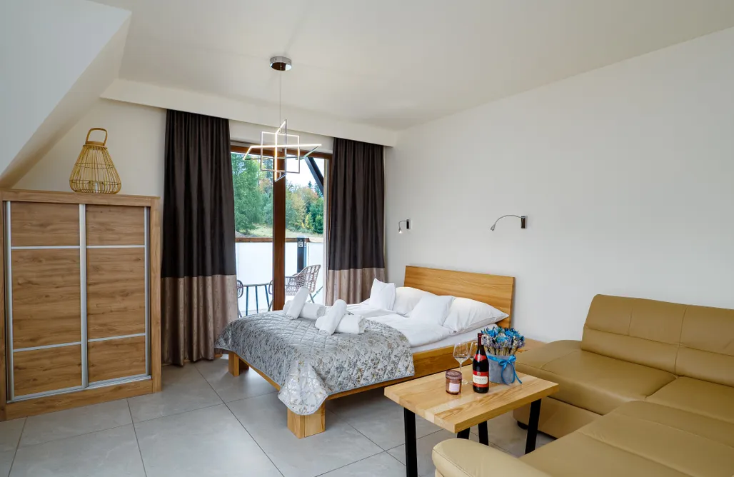 AlohaCamp Ap.7 z częściowym widokiem na góry 3