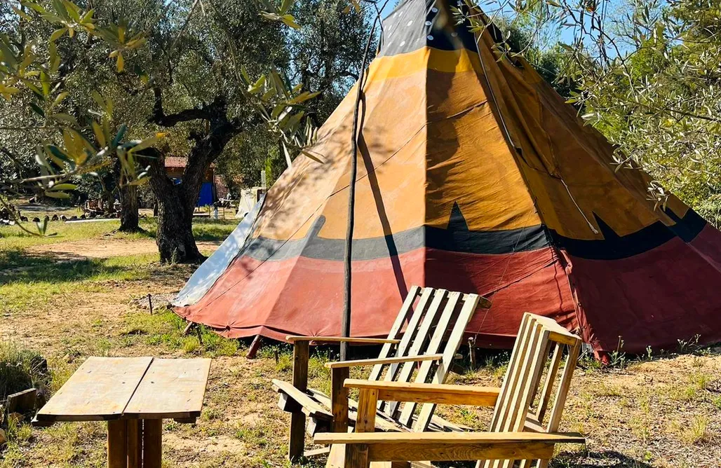 noclegi AlohaCamp Tiendas tipi en Kurkum Farm 2