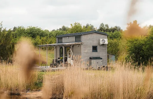 Zdjęcie obiektu TinyHouse z tarasem nad wodą w urokliwym miejscu