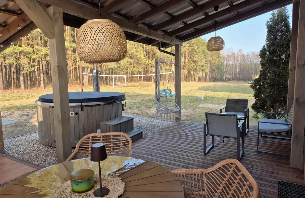 Glamping Warszawa Szyszkowy Domek z balią  3