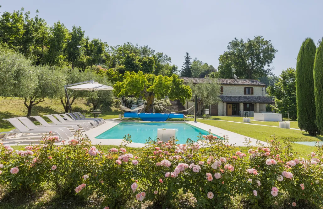 Glamping Umbria Villa Anna heated pool two outdoor jacuzzi and sauna 2