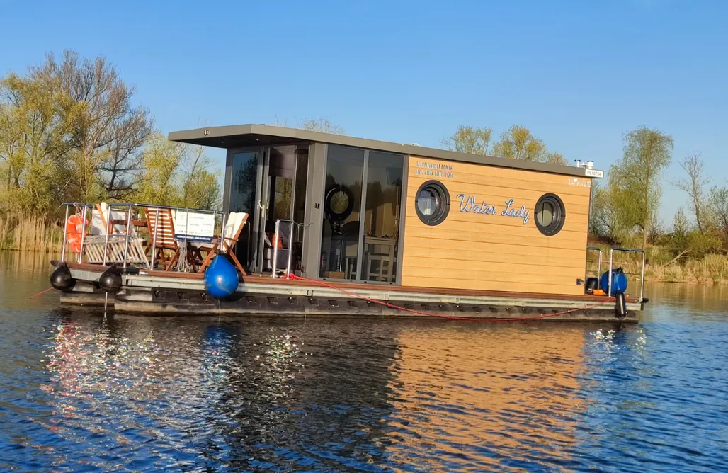 AlohaCamp accommodation Houseboat pływający dom Water Lady bez patentu motorowodnego 2