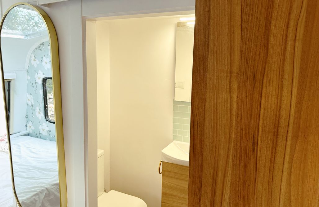 AlohaCamp Caravana con techo panorámico 1