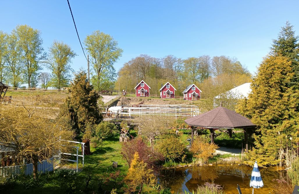 Mechowo noclegi Dom skandynawski na terenie Stadniny koni 3