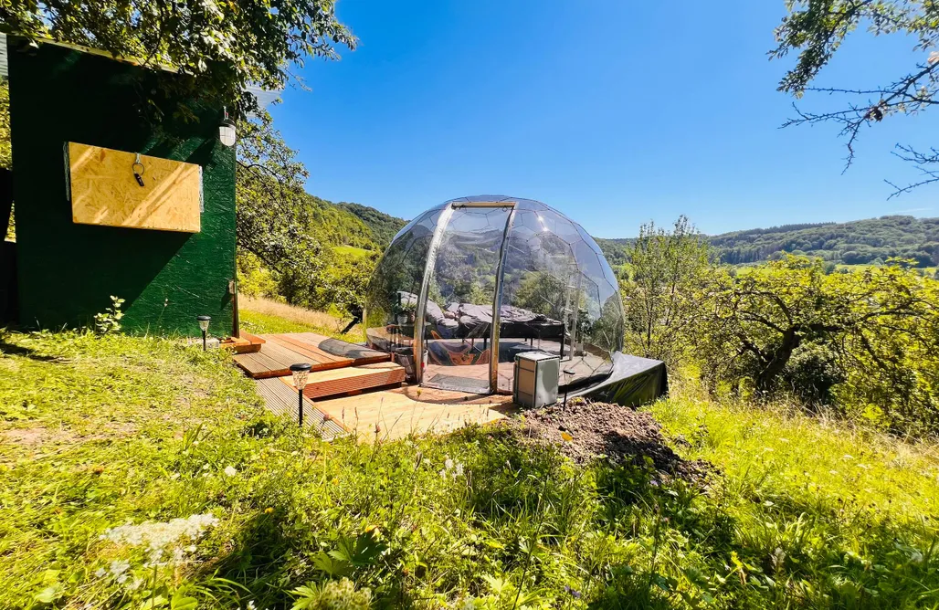 Magisches Bubble-Tent im Auenwald AlohaCamp