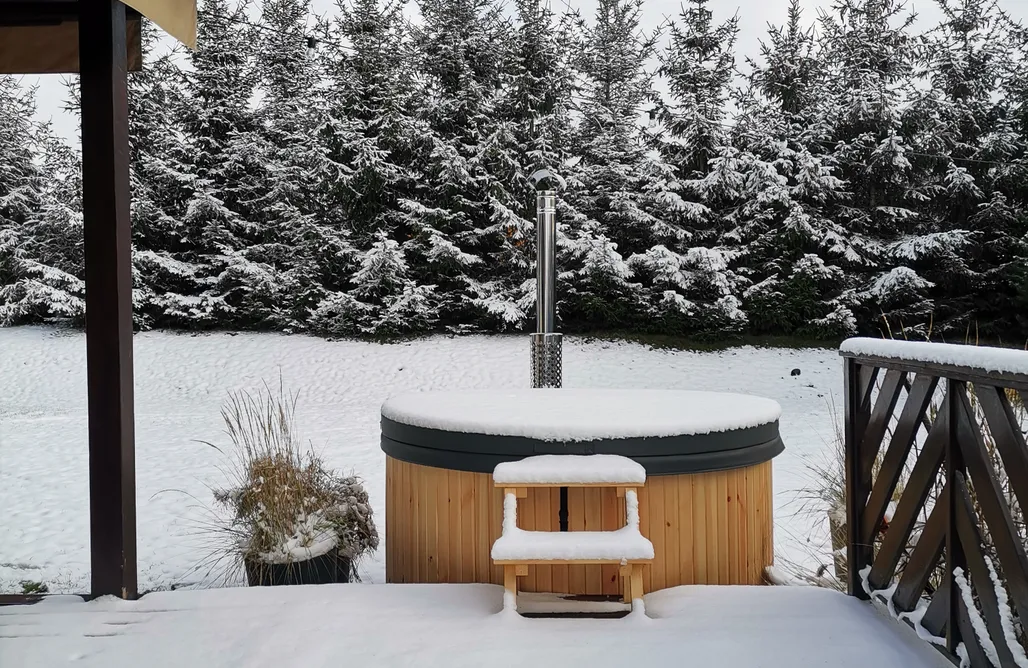 Dom na wodzie Bydgoszcz Włókna Inn Classic, domek z balią nad jeziorem 2