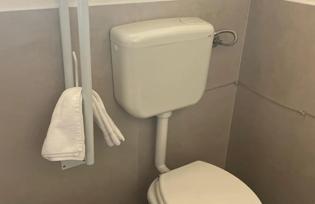 AlohaCamp Camera Matrimoniale con lettino singolo "Sole di seta " con accesso disabili  1