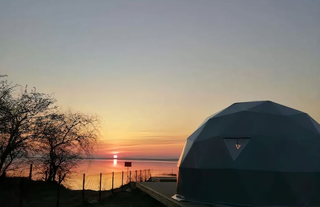 Wakacje nad Morzem Magiczna kopuła skryta pośród mgły 3