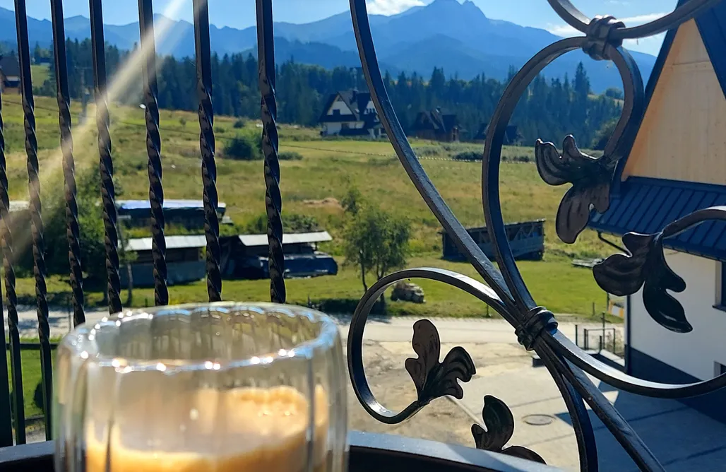 Tanie Noclegi Tatra Loft - pokoje i apartament z widokiem 1