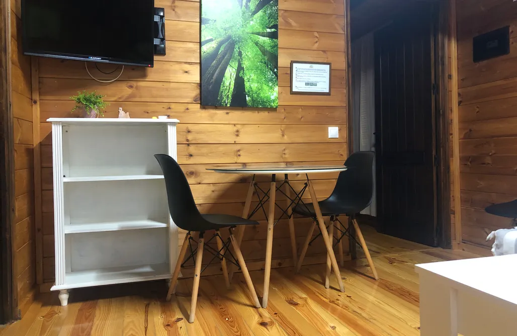 alojamientos AlohaCamp Cabaña GILMAÑAS3 : Habitación doble superior con vistas al jardín 1