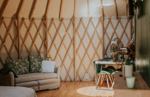 Zdjęcie obiektu Aloha Glamp - Okrągłe domki z balią przy rzece i lesie. Szlaki, stok narciarski. 