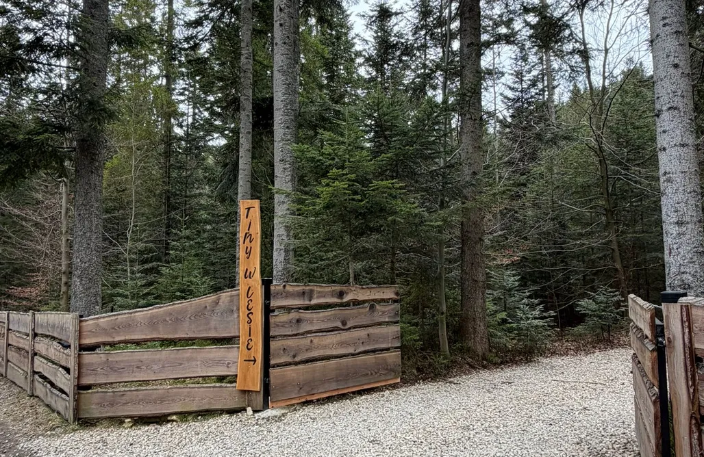 ubytování AlohaCamp Tiny House w Lesie 1