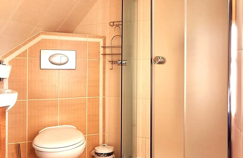 AlohaCamp   Pokój dwuosobowy z łazienką nr 1 4