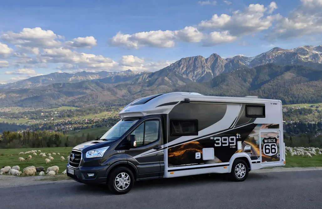 noclegi AlohaCamp Kompaktowy kamper Benimar Yrteo 861 | idealny dla par lub 2+1 4