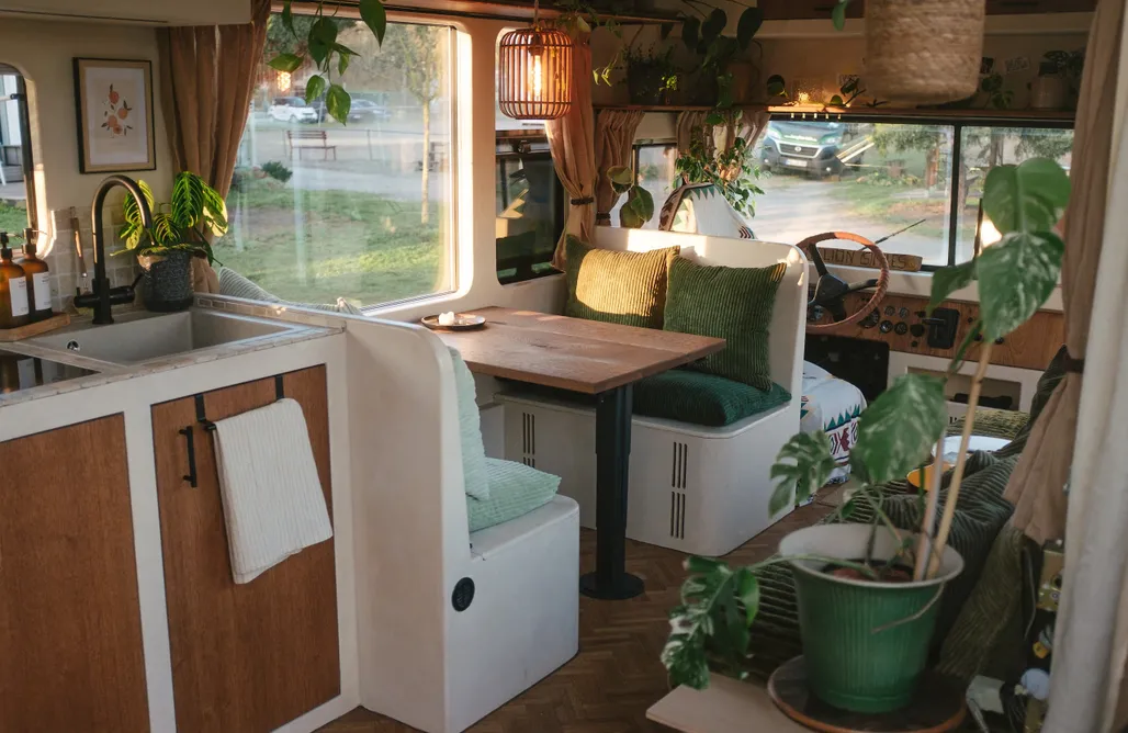 AlohaCamp Schulbus Tinyhouse 3
