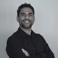 Jimmy host La Suite Soleil Romantique & Balnéo