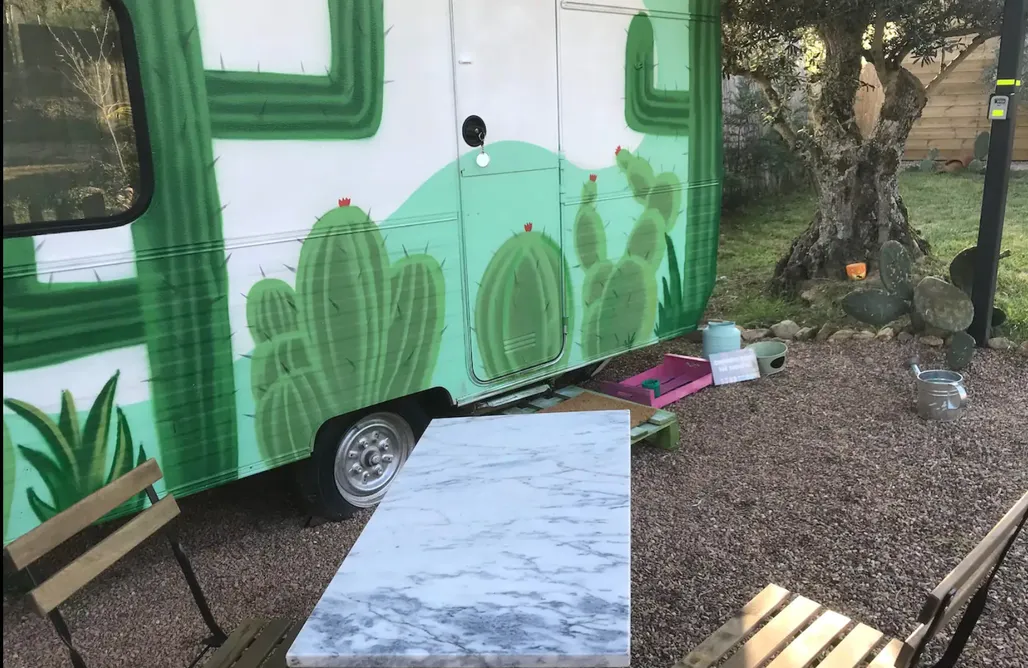 alojamientos AlohaCamp Caravan Glamping 4