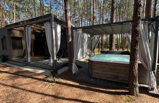 Zdjęcie obiektu Las Biala's - domki z sauną i jacuzzi w Puszczy Noteckiej (18+)