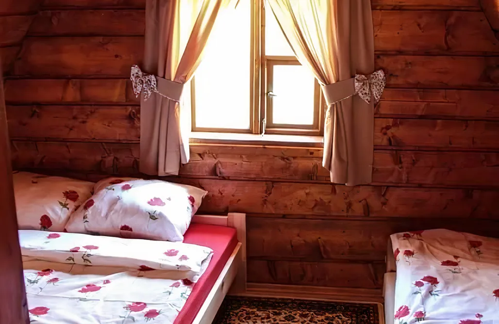 AlohaCamp Chata w Gorcach - domek z balią 3