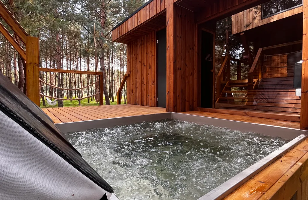 Last Minute Długi Weekend Czerwcowy Zakochani w lesie. Prywatne SPA- domek na drzewie 1