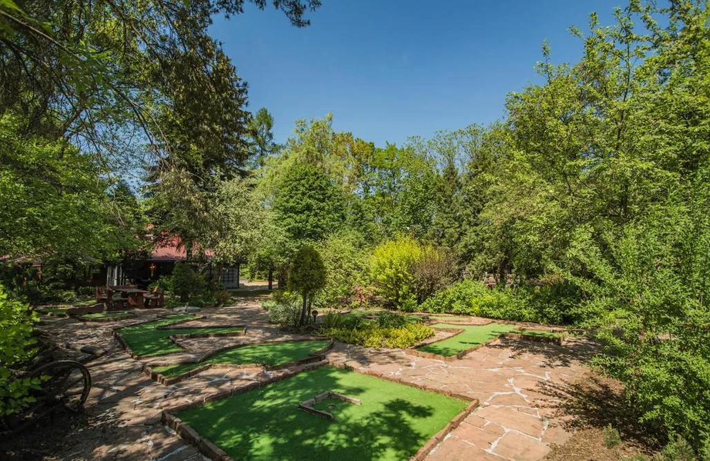 Dom nad Jeziorem Skrzatowa Kryjówka z Sauną i Jacuzzi w Lesie 1