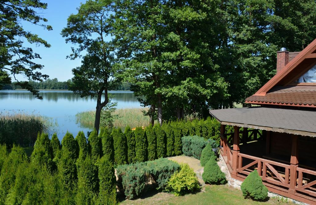 AlohaCamp accommodaties Huisje direct aan de oever van het Ołów-meer 4