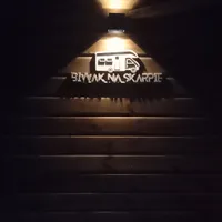 Adrian gospodarz Miejsce kamperowe i namiotowe - Biwak Na Skarpie