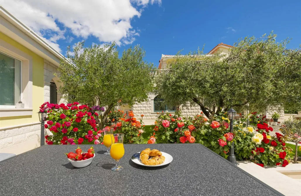 AlohaCamp accommodation Maslina – Comfort & Relaxation Near Omis 3