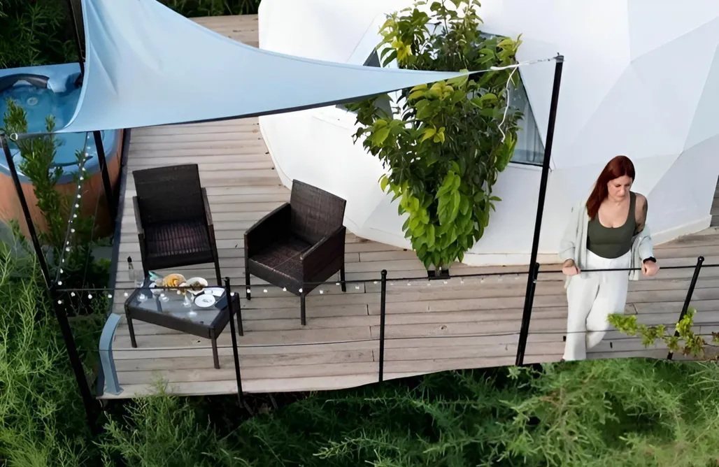 AlohaCamp accommodation Glamping - Domos Luna Nueva, Luna Llena, Luna Azul 4