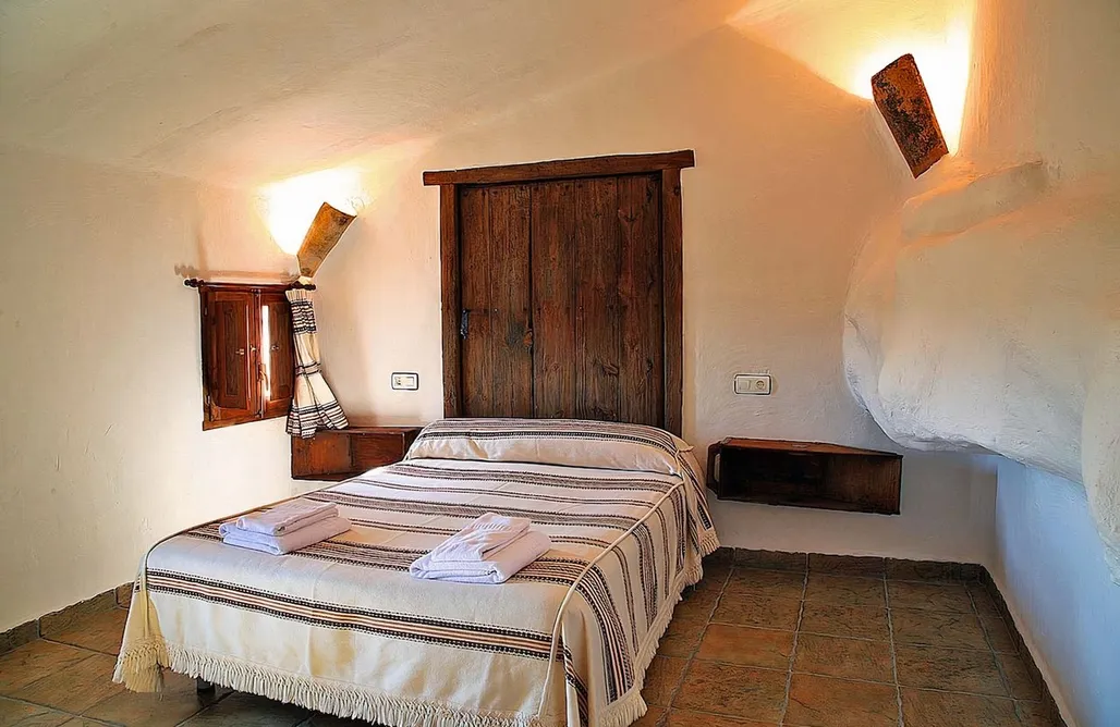 AlohaCamp Cuevas Atalaya 6 people 4