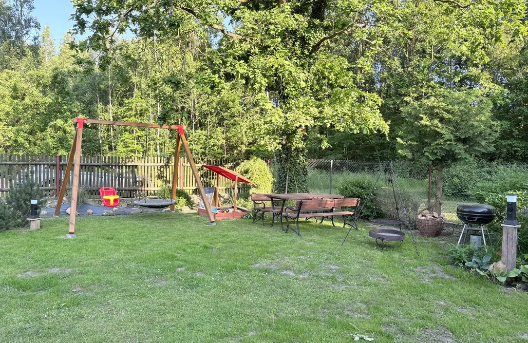 noclegi AlohaCamp Moda Na Mioda - Dom w lesie 1